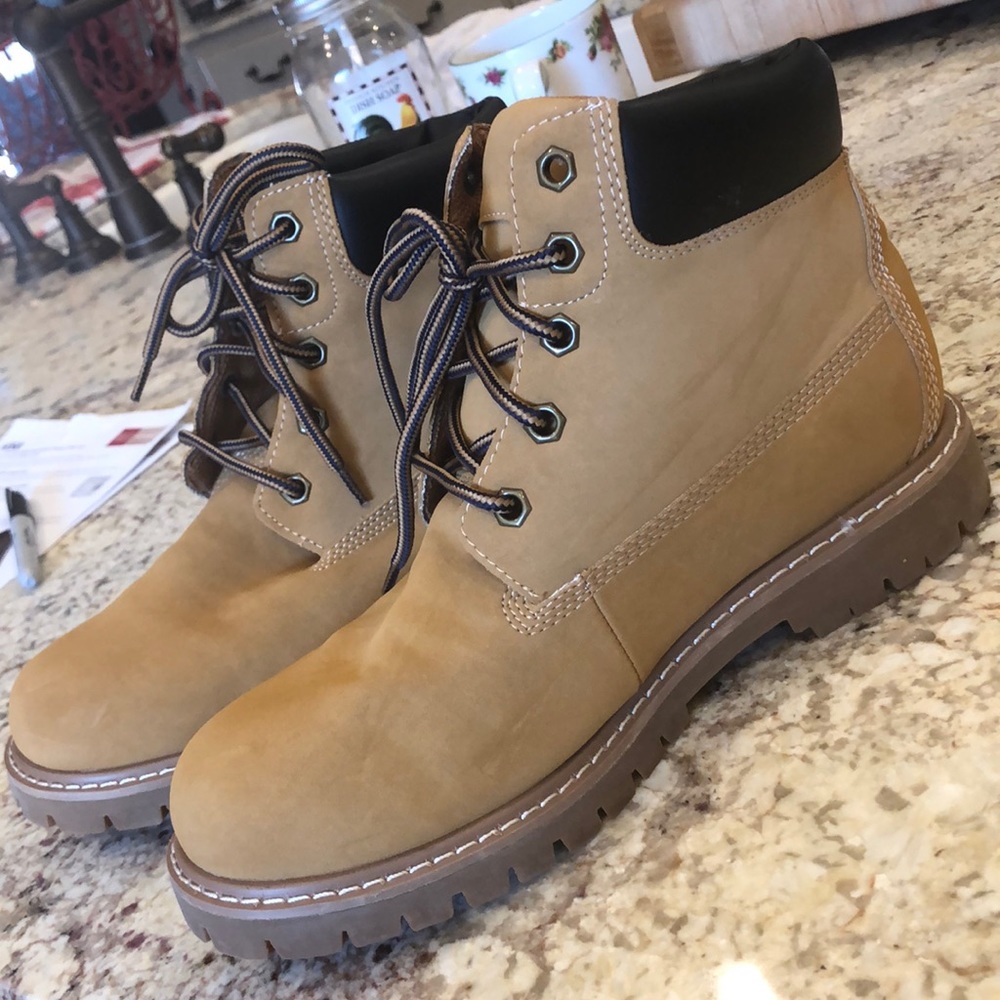 NWOT or box stone canyon lace up boots